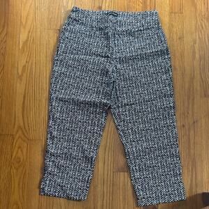 Hilary Radley Black and White Patterned Capris - size M